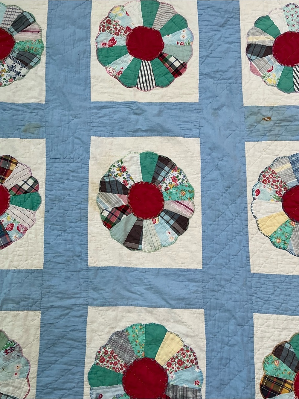 Vintage hand stitched Dresden plate quilt topper 52 x 67 USA made - Picture 5 of 9